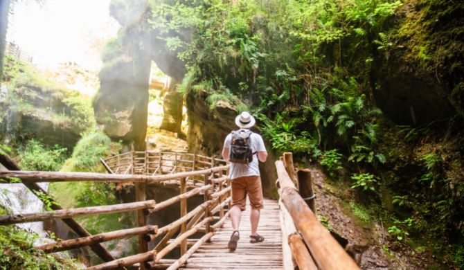 Camminata itinerario Parco Grotte del Caglieron