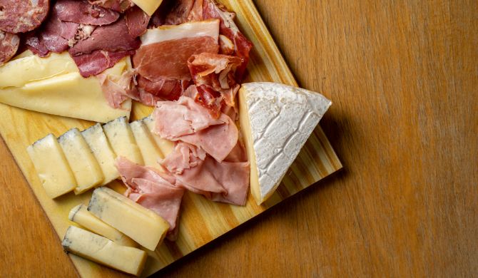 formaggi e salumi della malga Mezzomiglio sul Cansiglio