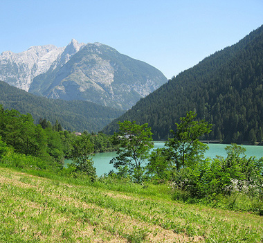 Passeggiata lungo il lago